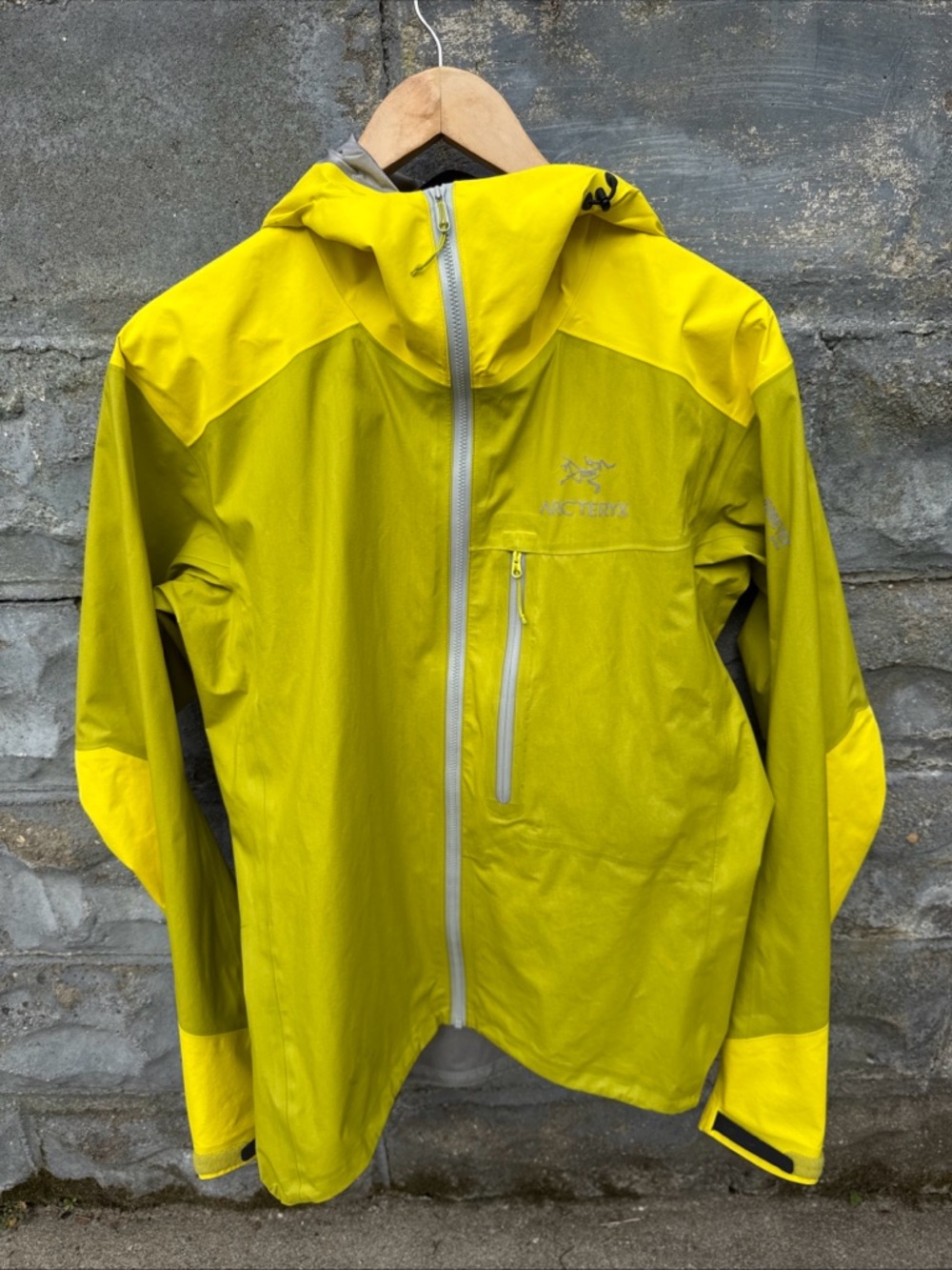 Arc’teryx Alpha FL Gore-Tex Active Jacket Yellow Men’s Size Medium Hiking Gorp
